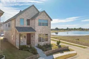 Cozy home on the lakeside - Aubrey