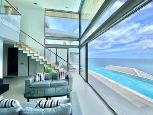 Kamala Beach卡马拉海滩 6卧室泳池别墅 优秀的海景西海岸位置 含佣人车位接机