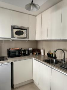 S. Bento Studio w Garage