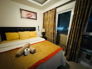 Birch Tower a2 Front of Robinson Mall