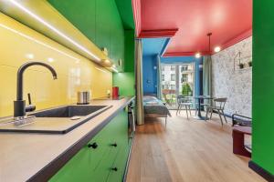 Colorful Apt close to the Center Great location