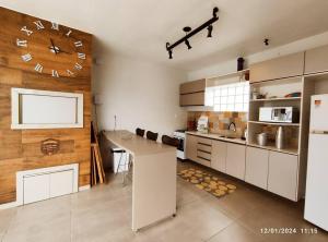 Quiosque com piscina e vista