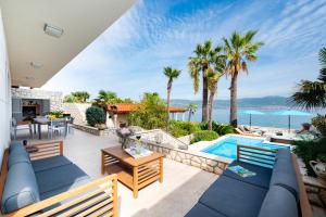 Villa Mirjana - exclusive beachfront 6 bedroom villa with pool