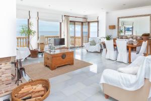 Mar-Beach front apartment in Jávea