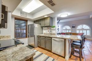 Walk to Park Scottsdale Condo with Community Pool!