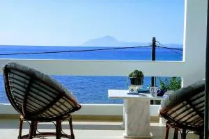 Blue and white - Loutrá Elevtherón