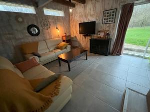 Maisons de vacances Les gites de La Pellerie - 2 piscines & spa Jacuzzi - Touraine - 3 gites - familial, calme, campagne : photos des chambres