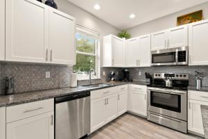 NEW! Canopy Cabana - Luxury Downtown Apartment