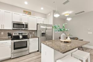 NEW! Canopy Cabana - Luxury Downtown Apartment