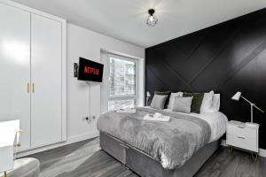 PREMIUM AIRPORT SUITE~Free Parking~LUXURY Condition~BALCONY~FANTASTIC Location Close To Train Station & Town Centre