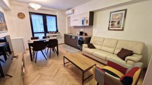 3 Room City Center Apartment with Parking by Bratislavatrip
