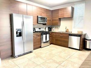 Spacious 2 Bedroom Venice Beach Villa