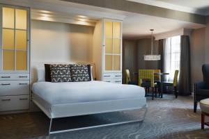 Parlor Room Queen Murphy Bed Only room in Gaylord Opryland Resort & Convention Center
