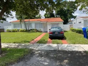 Blue Lagoon Modern Home - West Miami