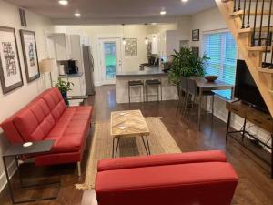 Modern 3-BR bungalow near IU stadiums and downtown