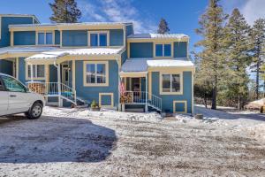 Cloudcroft Vacation Rental about 4 Mi to Skiing!