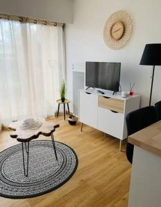 Appartements Studio du port avec terrasse, parking privatif, piscine dans residence , wifi, menage compris : photos des chambres