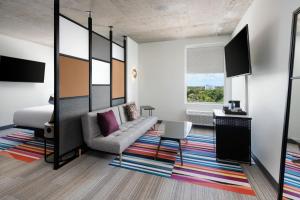 Guest room, 2 Queen, City view room in Aloft Delray Beach