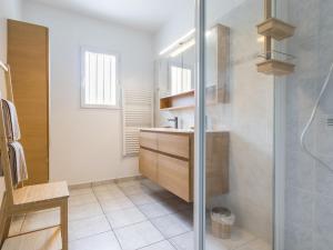 Maisons de vacances Maison Calme avec Jardin Clos, Pres de Pornic et Nantes, Wifi et Equipements Bebe Inclus - FR-1-306-1239 : photos des chambres