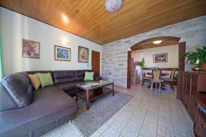 Apartments by the sea Postira, Brac - 22162