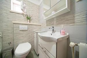 Apartments by the sea Postira, Brac - 22162