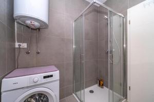 Apartments with parking space Postira, Brac - 22180