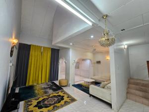 Ruhani Homestay 3 KB - 4 Bedroom Fully Airconditioned with WIFI & Netflix