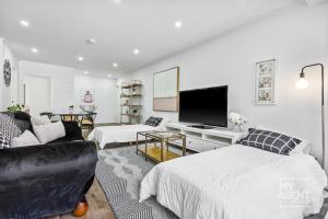 Central City Chic - sleeps 6, free parking