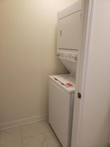 Luxurious Condo Apartment 2BRs-2BAs-1Office with free parking