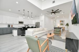 Luxe 3BR/2BA Near Downtown•Sleeps 9• Netflix•Wi-Fi