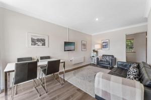 Tronton 2 - Lovely 2BR Apartment l Close to the Lake l Renovated Bathroom