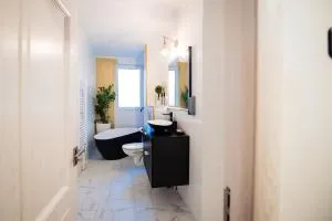 Complex Omnia - Apartamente Husi - Levo