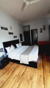 pearls suits and resorts