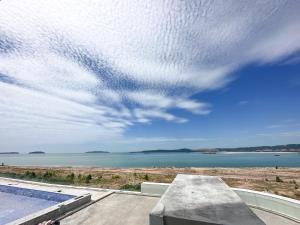 Ark Seaview Holiday Inn