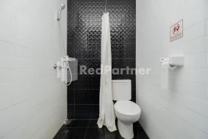 Palm Eight Mitra RedDoorz