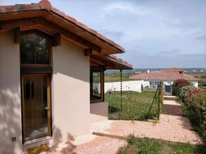 Studio ambiance verdoyante et vue sur la vallée