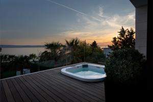 5-Star Villa Calma I with Heated Pool, Jacuzzi, Sea and Palm Tree Garden