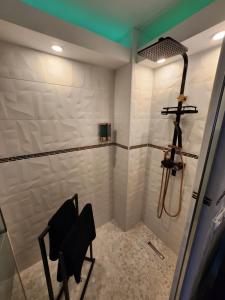 Appartements Love Room romantique avec Jacuzzi 2 places : photos des chambres