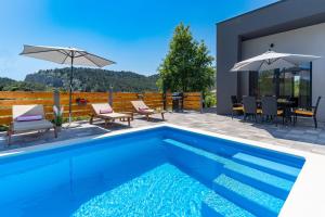 New! Villa Mir with private pool, 3 bedrooms, 7km from sandy beach 