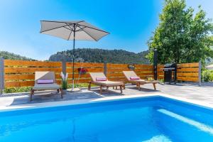 Villa Mir with private pool, 3 bedrooms, 7km from sandy beach