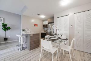 Wynwood Amazing Condo Sleeps 5 Close to Beach