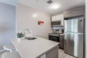 Wynwood Amazing Condo Sleeps 5 Close to Beach