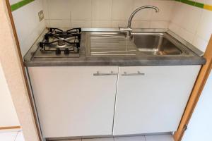 Bilocale con giardino a 100 mt dal mare di Marcelli - M053