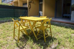 Bilocale con giardino a 100 mt dal mare di Marcelli - M053