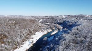 SMARAGD RIVER near Rastoke & Plitvice Lakes 