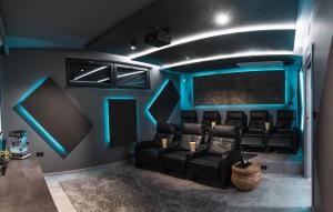 Villa Vie in Medulin for 10 people with heated pool, wellness and home cinema 