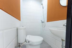 RedDoorz near Mangga Dua Mall