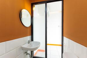 RedDoorz near Mangga Dua Mall