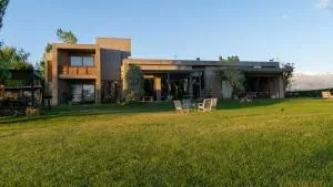 Casa de Huéspedes La Azul - Estancia Silvia