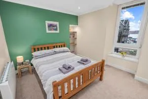 Central Stay on Main st- Harbour Views - Oban